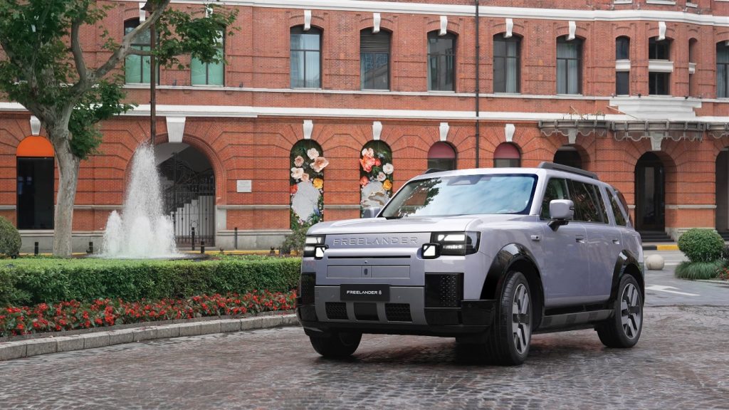 Hệ thống đỗ xe tự động siêu thông minh (SIVP): FREELANDER 8 mang đến trải nghiệm đỗ xe dễ dàng cho nhu cầu sử dụng hàng ngày